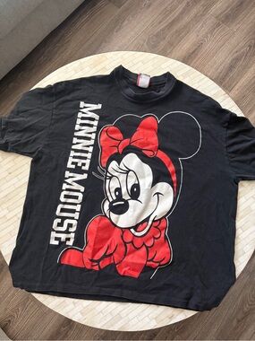 Vintage Disney women’s Minnie Mouse Black & Red Graphic T-Shirt one size